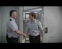 Strażnik więzienny i jego pierwszy dzień w pracy 