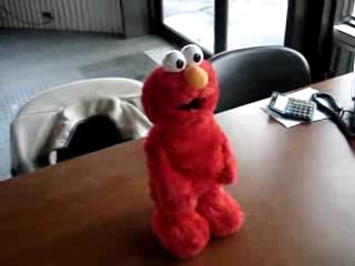 Jak się śmieje nowy Elmo?