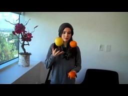 Ellen Page żongluje