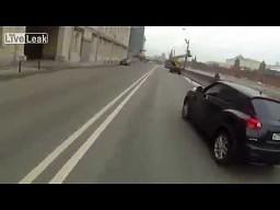 Motocyklista w Rosji jest zdolny do wszystkiego