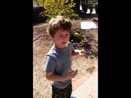 Chłopiec z autyzmem dostaje prezent od śmieciarza 