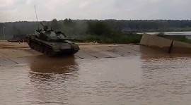 Przejazd rosyjskich czołgów przez wodę