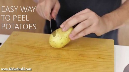 Świetny sposób na obieranie ziemniaków