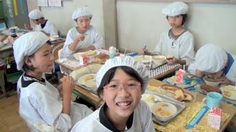 Jak wygląda przerwa obiadowa w japońskiej szkole? 
