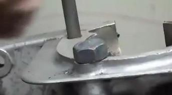 Jak wykręcić zerwaną śrubę?