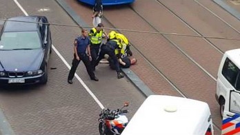 Polak stawia się sam holenderskiej policji