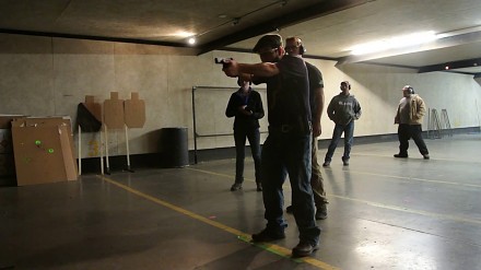Broń w trakcie treningu wystrzeliwuje sama podczas przeładowania