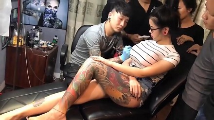 Cycek wybuchł podczas tatuowania