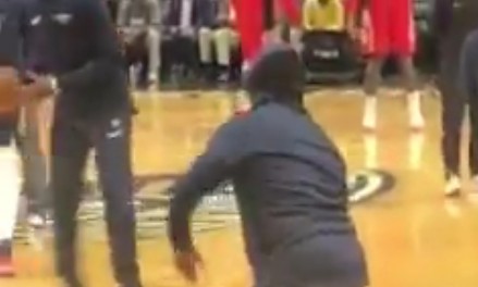 Fan NBA przechytrzył ochronę i rozgrzewał się na parkiecie z zespołem