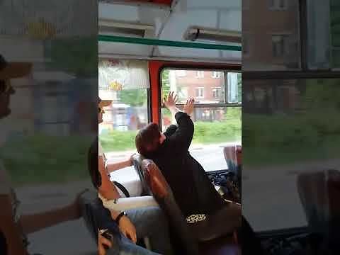Pojedynek dla wytrwałych w rosyjskim autobusie