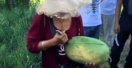 Genialny sposób na podzielenie się arbuzem