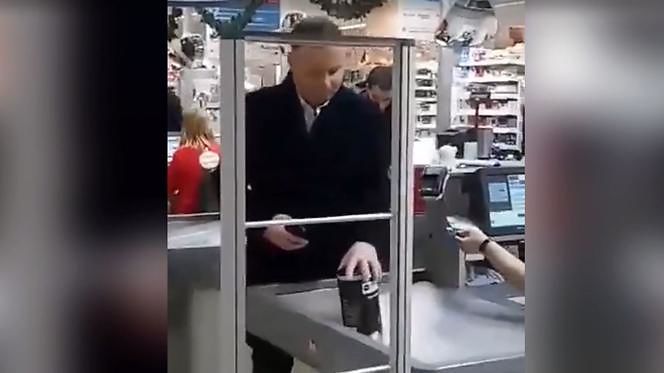 Andrzej Duda na zakupach w supermarkecie. Nagranie jest hitem na Ukrainie!