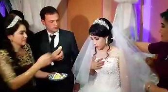 Uzbekistan, panna młoda zażartowała przy częstowaniu męża tortem i skończyło się źle