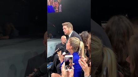 Michael Bublé w duecie z dziewczyną z widowni