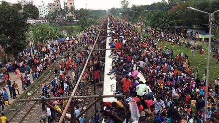 Tak w dużym skrócie wygląda podróżowanie pociągiem w Bangladeszu