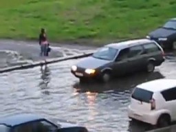 Tak się bawi Rosja podczas powodzi