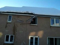Odśnieżanie dachu po szkocku